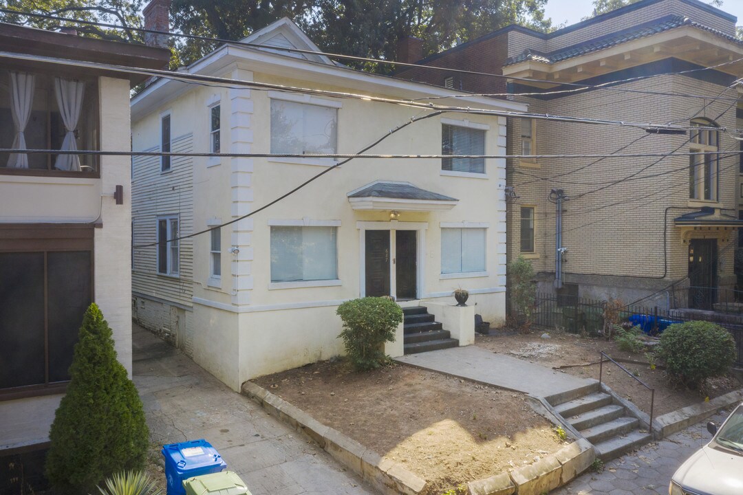 687 Durant Pl NE in Atlanta, GA - Foto de edificio