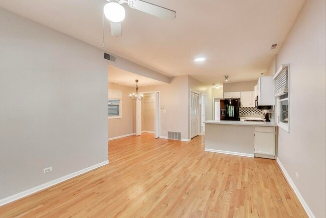 1628 N Bell Ave, Unit 2 in Chicago, IL - Building Photo - Building Photo