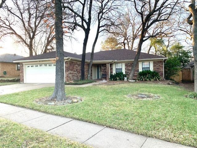 2010 W Nathan Lowe Rd in Arlington, TX - Foto de edificio