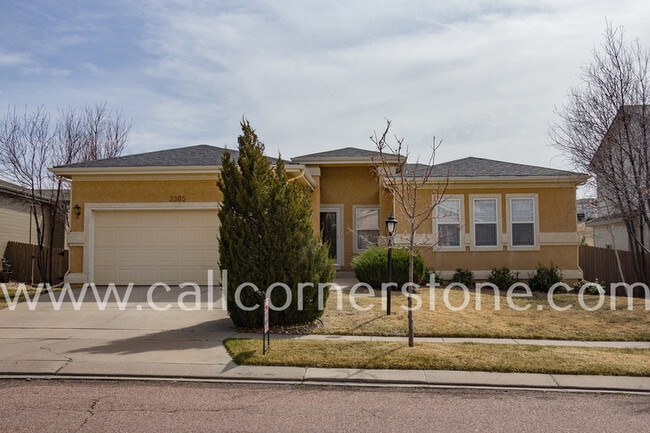 3305 Hollycrest Dr in Colorado Springs, CO - Building Photo - Building Photo