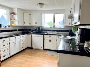 35 Rogers Ave, Unit 2 in Somerville, MA - Foto de edificio - Building Photo