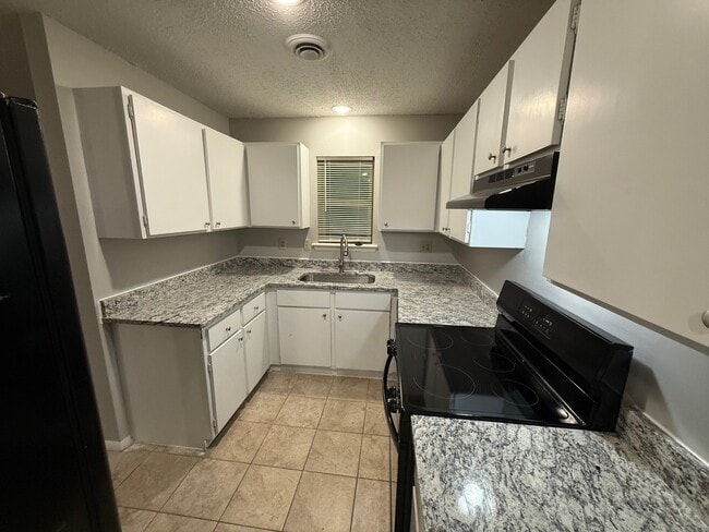 408 W Pointer Trail in Van Buren, AR - Building Photo - Building Photo