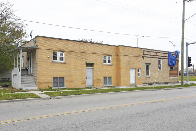 900 Saint Charles Rd in Maywood, IL - Foto de edificio - Building Photo