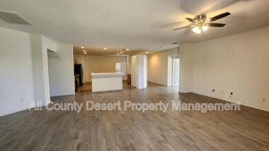 41213 Mackenzie Lane in Indio, CA - Foto de edificio - Building Photo