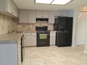 8732 Elm Leaf Ct in Port Richey, FL - Building Photo - Building Photo