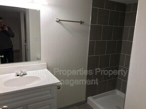 1734 W 19th Terrace in Lawrence, KS - Building Photo - Building Photo