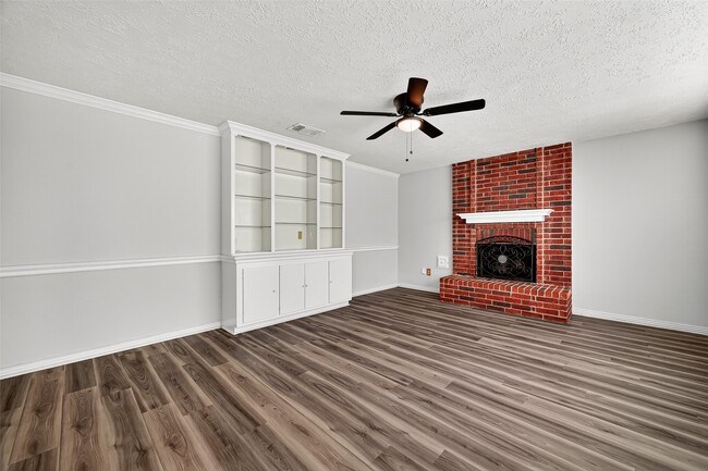 property at 2918 Colonel Ct Dr