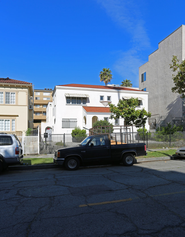 833 S New Hampshire Ave in Los Angeles, CA - Foto de edificio - Building Photo