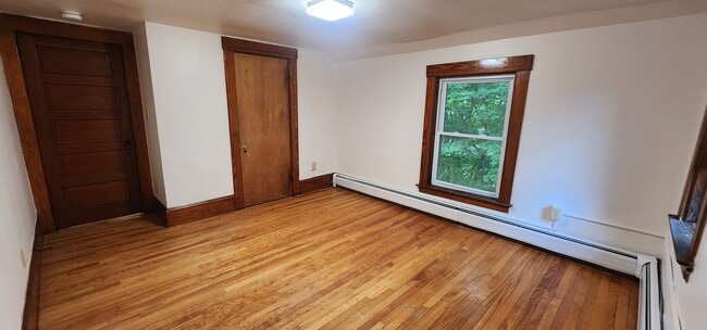 27 Orient St, Unit 2 in St Johnsbury, VT - Building Photo - Building Photo