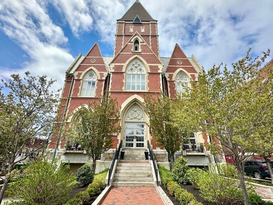 225 Dorchester St in Boston, MA - Building Photo