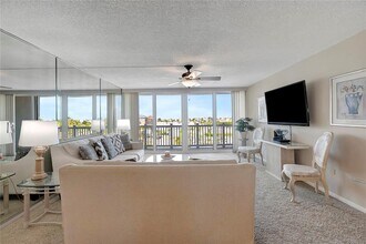 500 Treasure Island Causeway in Treasure Island, FL - Building Photo - Building Photo