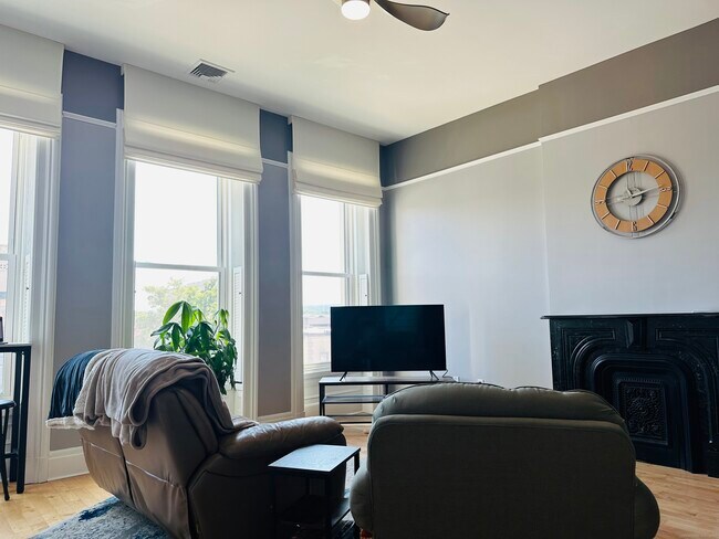 353 Main St, Unit 3-2 in Middletown, CT - Building Photo - Building Photo