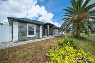 4000 NE 9th Ave in Cape Coral, FL - Building Photo - Building Photo