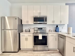 525 Parkway Dr NE in Atlanta, GA - Building Photo - Building Photo