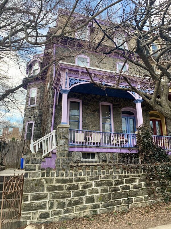 127 Sumac St in Philadelphia, PA - Foto de edificio - Building Photo