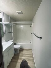 1504 N Washington Ave, Unit 1 in Wellington, KS - Foto de edificio - Building Photo