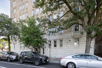 227 Haven Ave in New York, NY - Foto de edificio - Building Photo