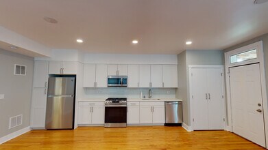 3419 W Medill Ave in Chicago, IL - Foto de edificio - Building Photo
