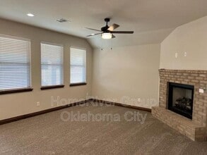 10512 NW 41st St in Yukon, OK - Building Photo - Building Photo