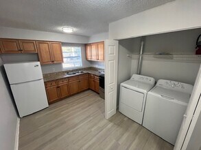 6910 N 22nd St, Unit 6910 B in Tampa, FL - Building Photo - Building Photo