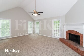 1368 Velvet Creek Ct SW in Marietta, GA - Building Photo - Building Photo