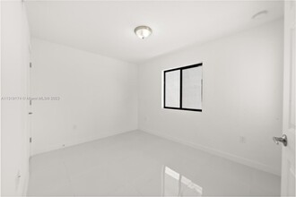 2243 NW 50th St in Miami, FL - Building Photo - Building Photo