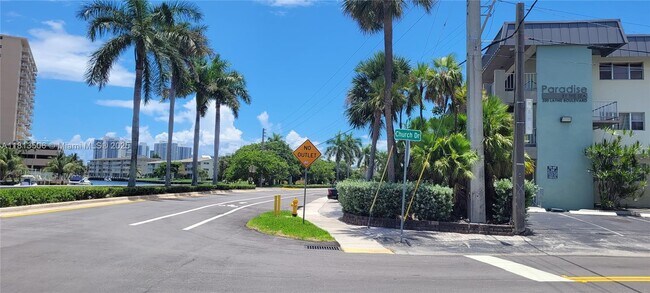 270 Layne Blvd in Hallandale Beach, FL - Building Photo - Building Photo
