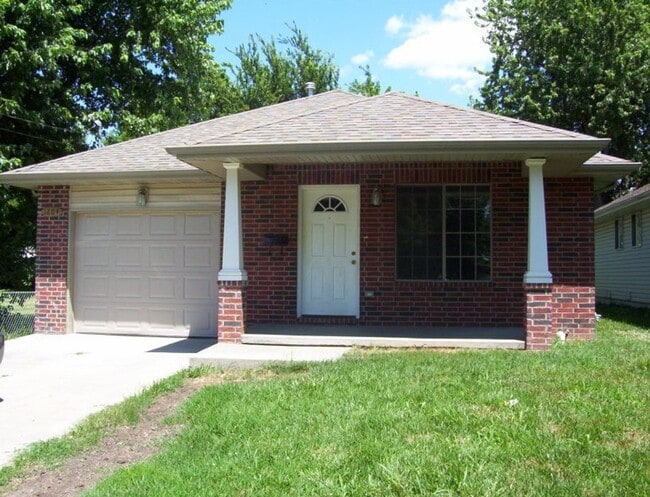1604 N Golden Ave