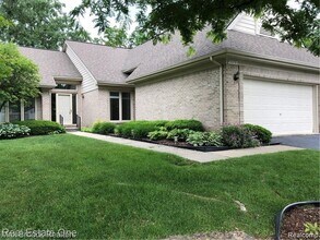 5273 Simpson Lake Rd in West Bloomfield Township, MI - Building Photo - Building Photo