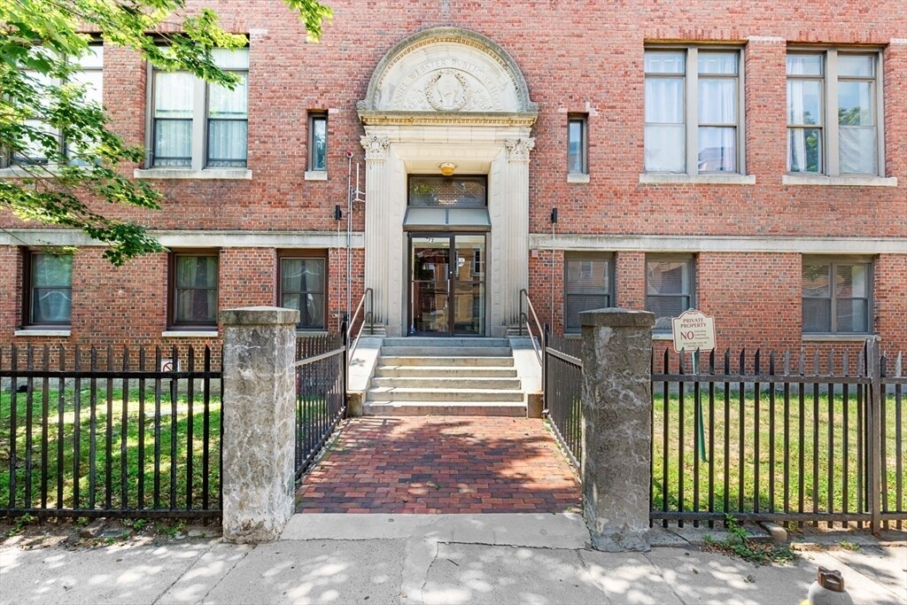 72 Lubec St in Boston, MA - Building Photo