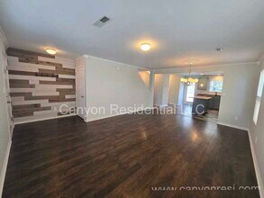 4239 Oak Pointe Dr in Winston-Salem, NC - Building Photo - Building Photo