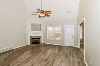 105 Whispering Creek Dr in Oakland, TN - Building Photo - Building Photo