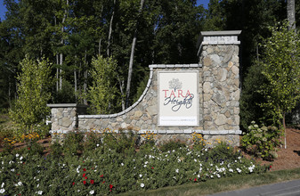 Tara Heights Apartments in Nashua, NH - Foto de edificio - Building Photo