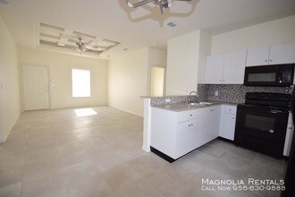 415 Teague Avenue in Edinburg, TX - Foto de edificio - Building Photo