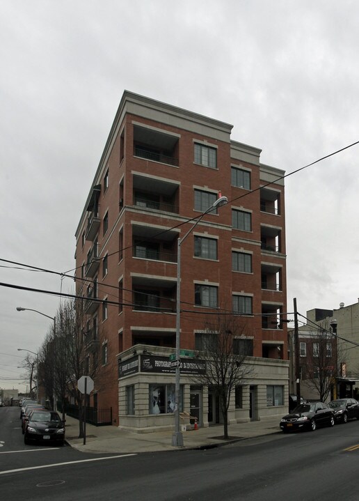 2710 Astoria Blvd in Astoria, NY - Building Photo