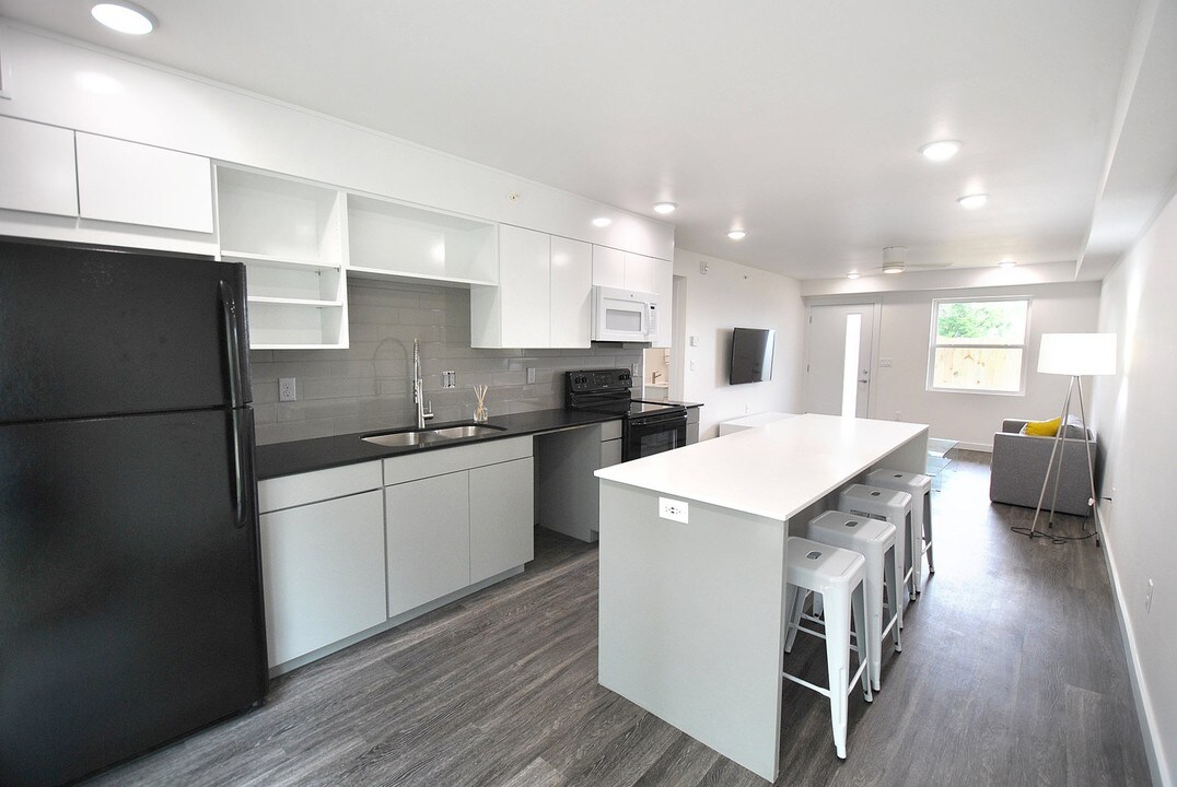 Modern 1540 in Fayetteville, AR - Building Photo