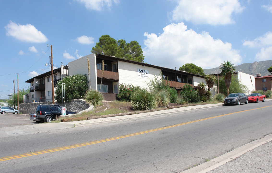 5252 Carousel Dr in El Paso, TX - Building Photo