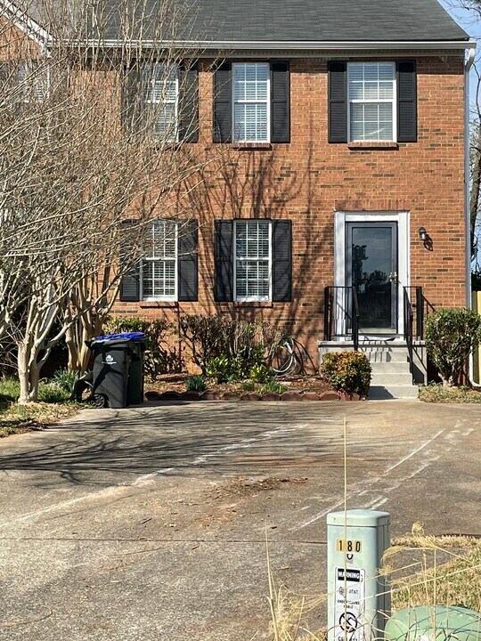 182 Willow Stream Ct in Roswell, GA - Foto de edificio