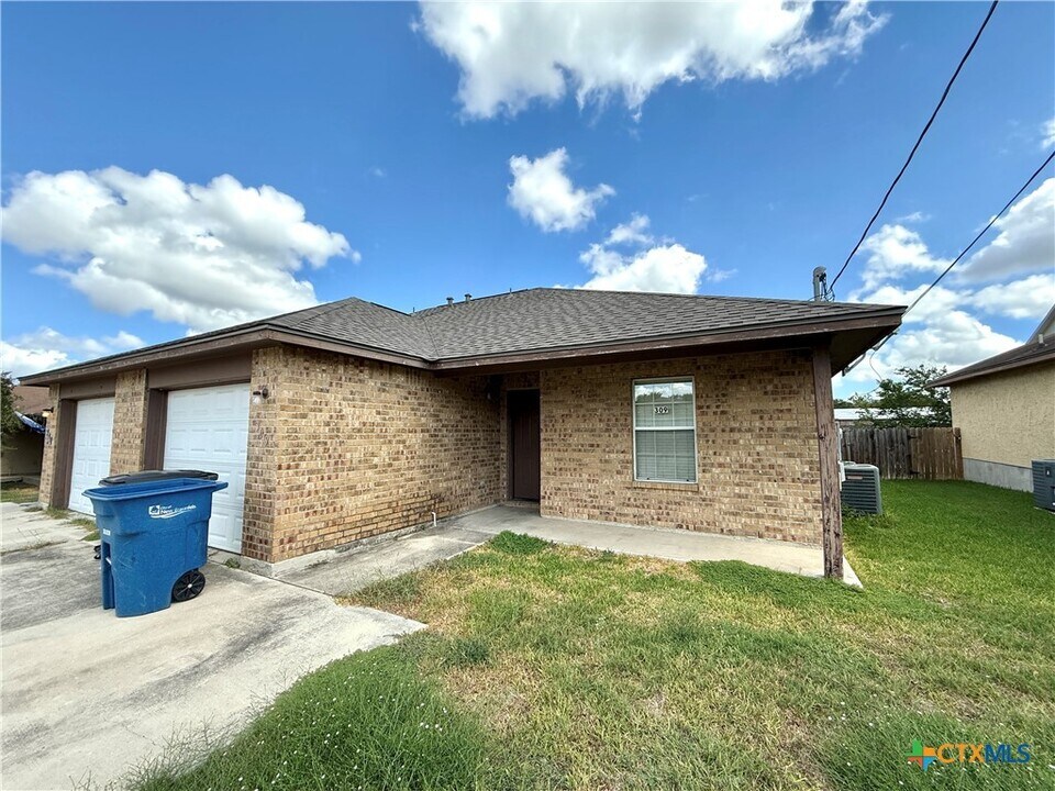 309 S Water Ln in New Braunfels, TX - Building Photo
