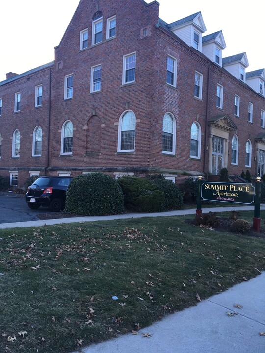 Summit Place Apartments in West Springfield, MA - Foto de edificio