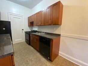 2045 Commonwealth Ave, Unit 48 in Boston, MA - Foto de edificio - Building Photo