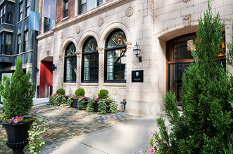 211 E. Delaware in Chicago, IL - Foto de edificio - Building Photo