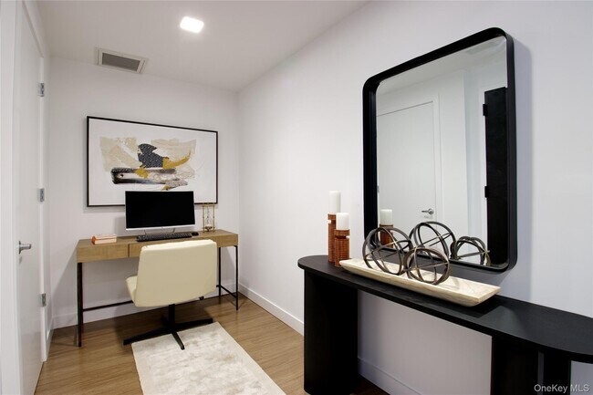 333 Warner Ave in North Hempstead, NY - Building Photo - Building Photo