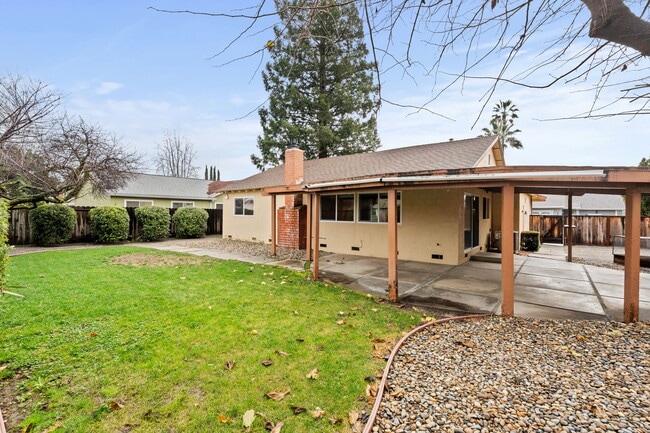 2695 Lyon Cir in Concord, CA - Building Photo - Building Photo