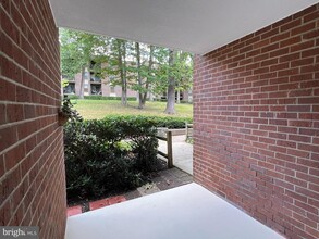 3322 Woodburn Village Dr-Unit -3322-14 in Annandale, VA - Building Photo - Building Photo