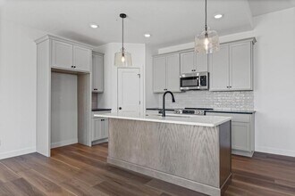 2004 Stone Mountain Pkwy in Columbia, MO - Building Photo - Building Photo