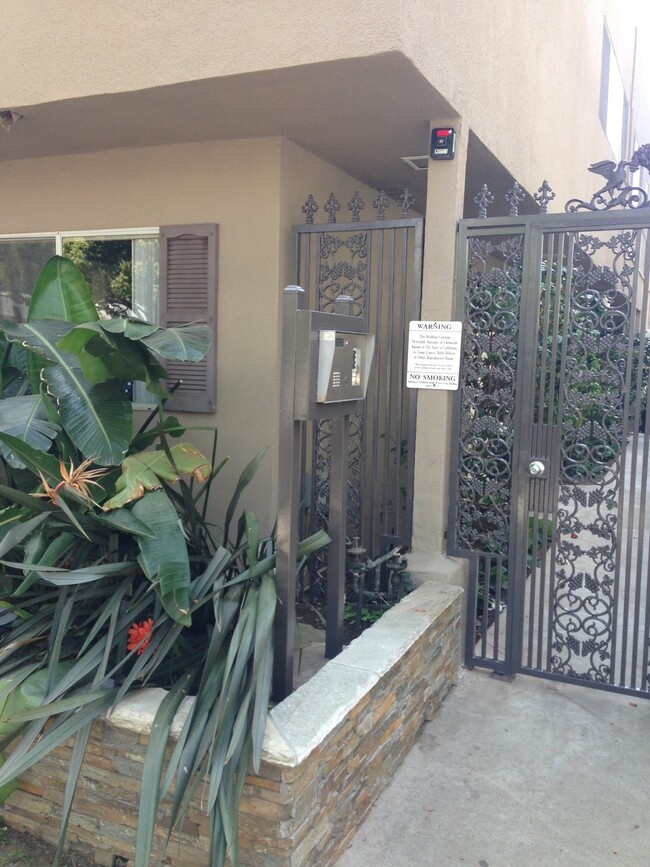 918 3rd St, Unit 4 in Santa Monica, CA - Building Photo - Building Photo
