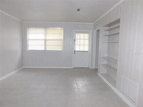 548 NE 5th Ave in Gainesville, FL - Building Photo - Building Photo