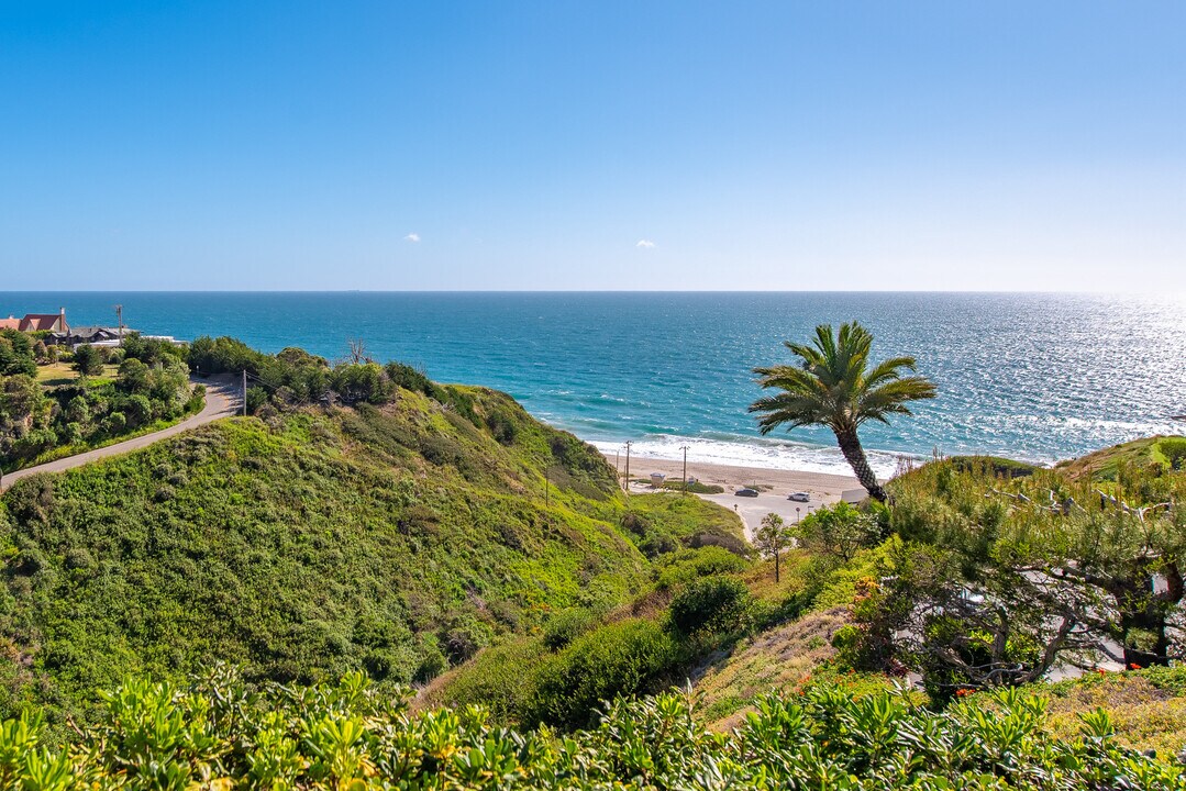 6817 Seawatch Ln in Malibu, CA - Foto de edificio