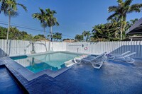 825 Harrison St in Hollywood, FL - Foto de edificio - Building Photo